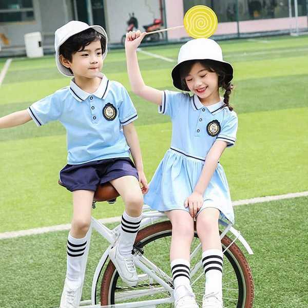 Mẫu đồng phục quần short cho bé trai và đầm cho bé gái