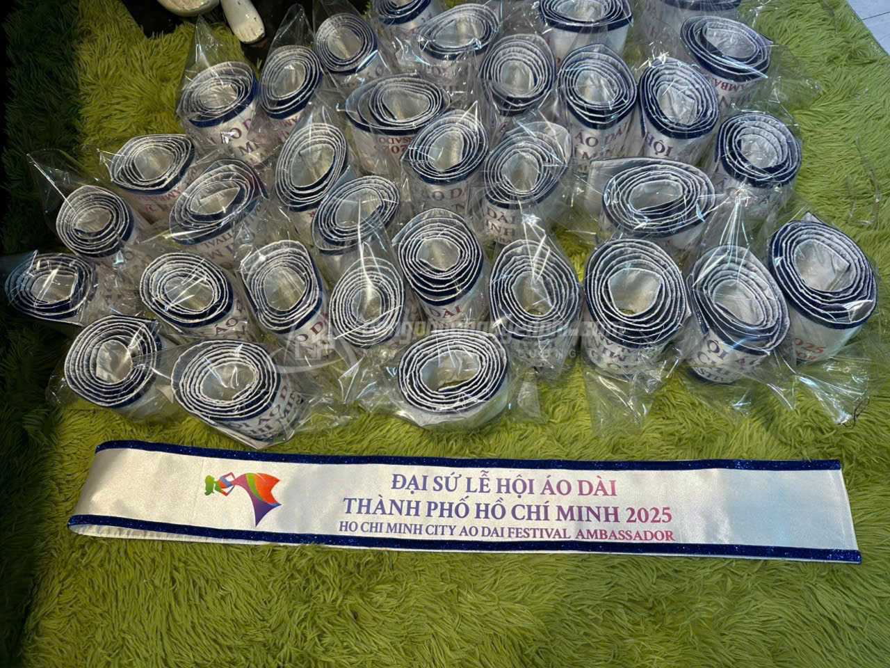 Chất liệu và kích thước may băng đeo chéo