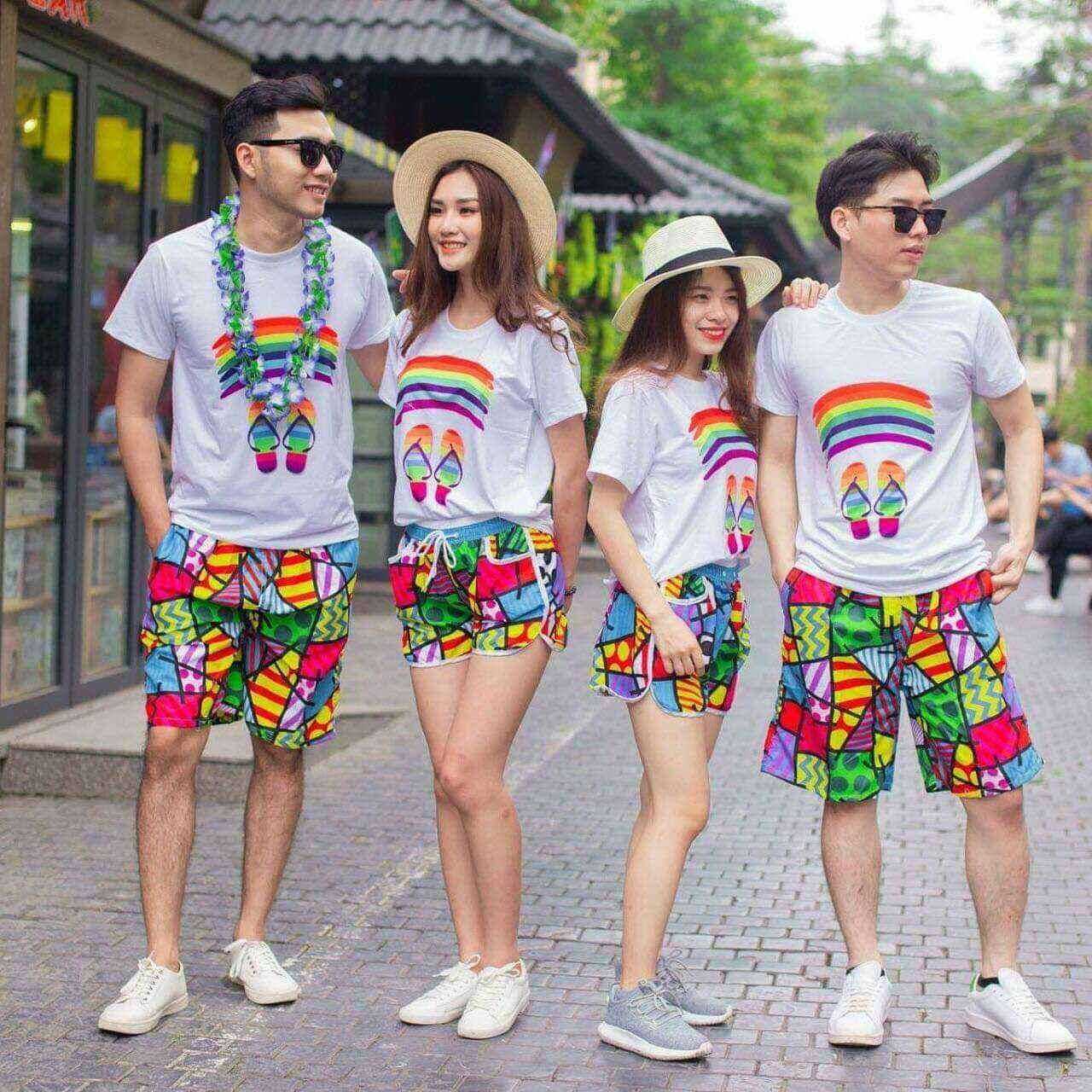 Đồng phục du lịch nên chọn form dễ mặc