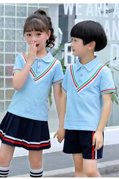 Đồng phục mầm non cổ áo polo kết hợp viền sọc chữ V