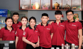 Đồng phục quán cà phê vũ khí thầm lặng giúp nhận diện thương hiệu