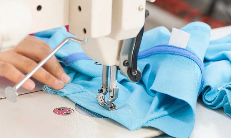 Máy may đồng phục